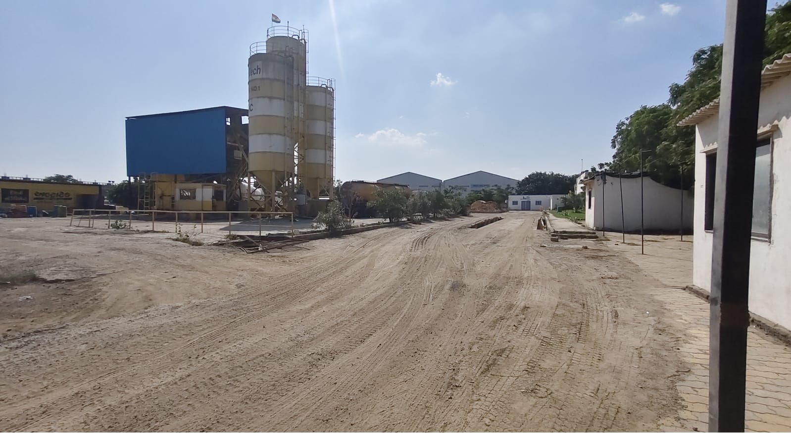 Approach road to the batching plant
