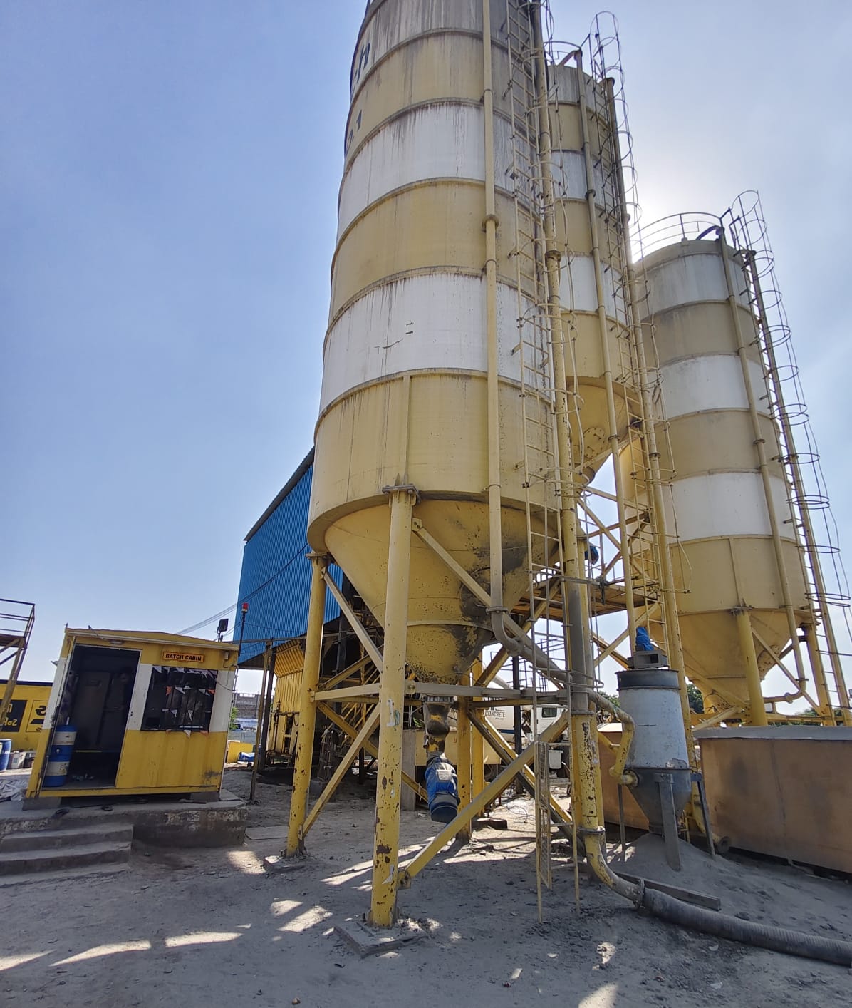 Cement silos and batch cabin at an RMC plant